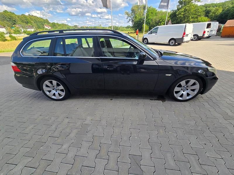 Gebraucht BMW 530 258 PS (189 kW) 2005 Black sapphire metallic Kombi