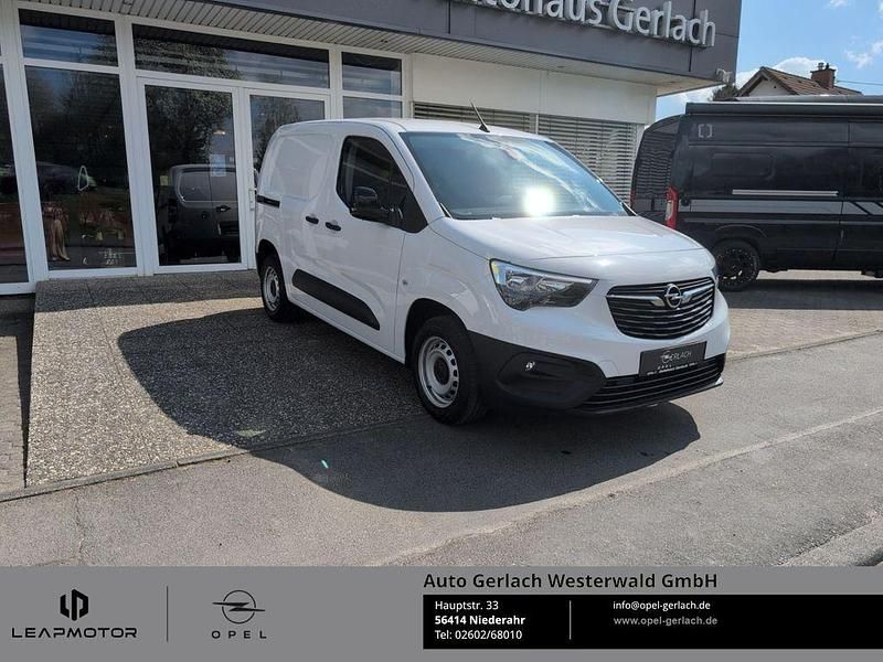Używany Opel Combo Basis 102 KM (75 kW) 2024 Biały Minivan