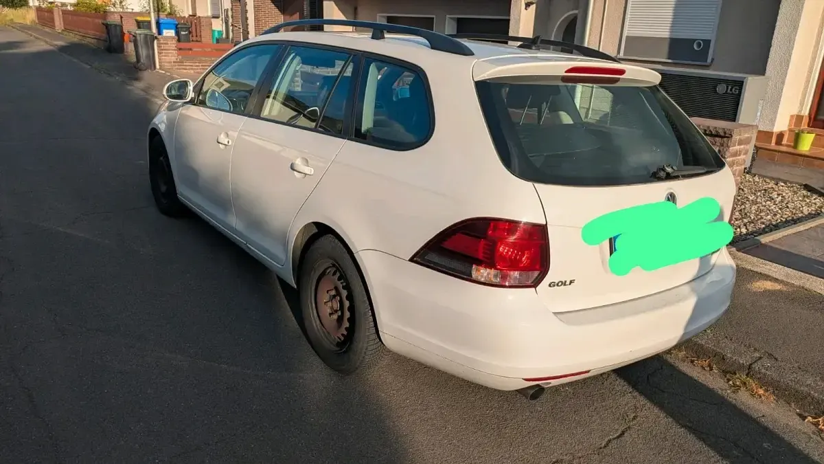 Gebraucht VW Golf VI 105 PS (77 kW) 2010 Weiß Kleinwagen