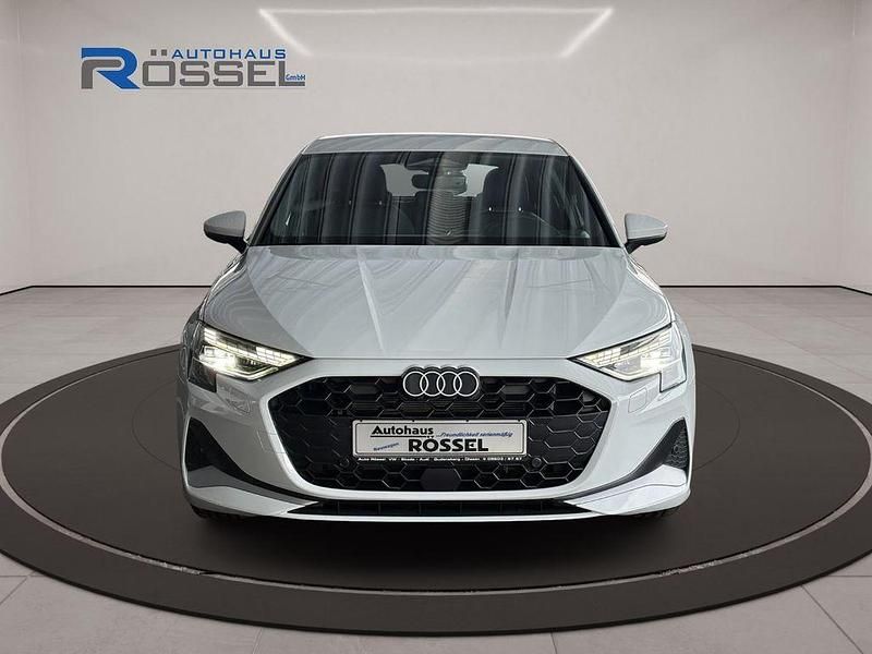 Neu Audi A3 Advanced 150 PS (110 kW) 2026 Weiß Limousine