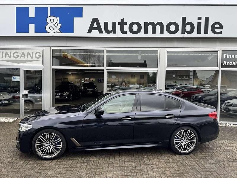 Carbonschwarz metallic Gebraucht 2017 BMW 550 Limousine | 36.950 € (Fairer Preis) - Bild 1/4