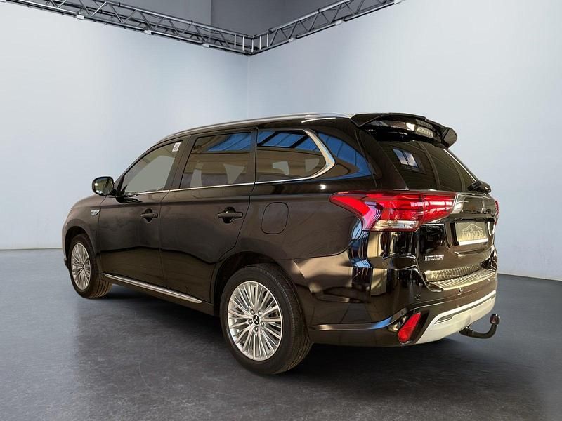 Gebraucht Mitsubishi Outlander Edition 135 PS (99 kW) 2019 Rubinschwarz (m) SUV