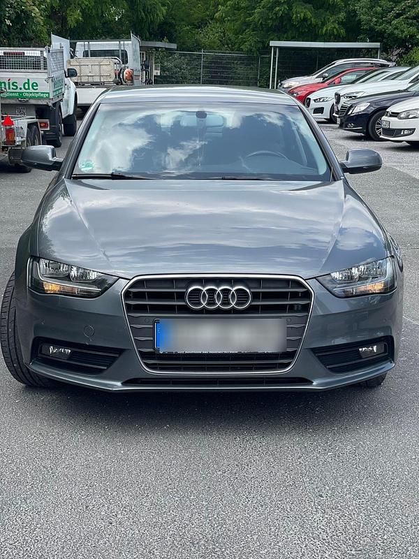 Grün Gebraucht 2012 Audi A4 Attraction Limousine | 7.950 € (Guter Preis) - Bild 1/4