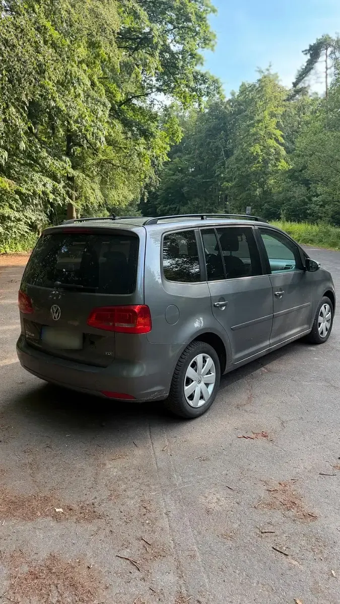 Gebraucht VW Touran 105 PS (77 kW) 2011 Grau Van / Kleinbus