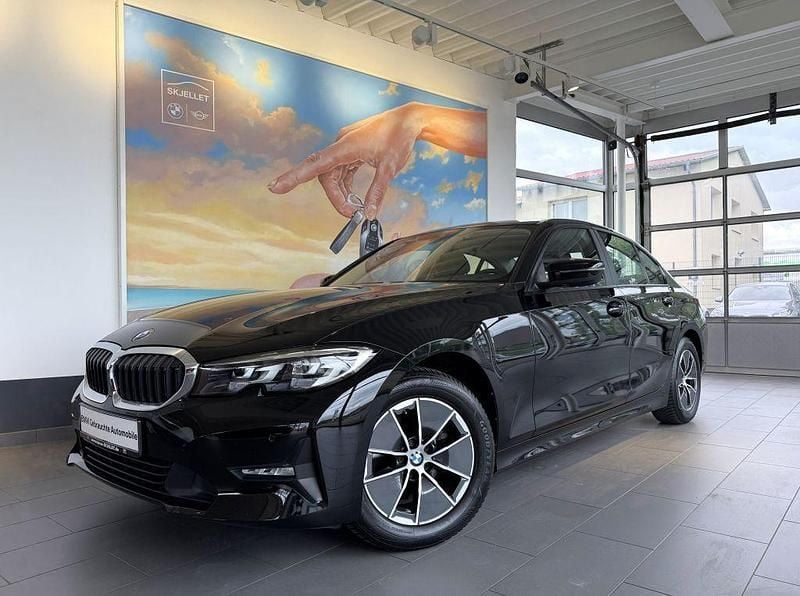 Schwarz Gebraucht 2022 BMW 318 Sport Line Limousine | 24.820 € (Superpreis) - Bild 1/4