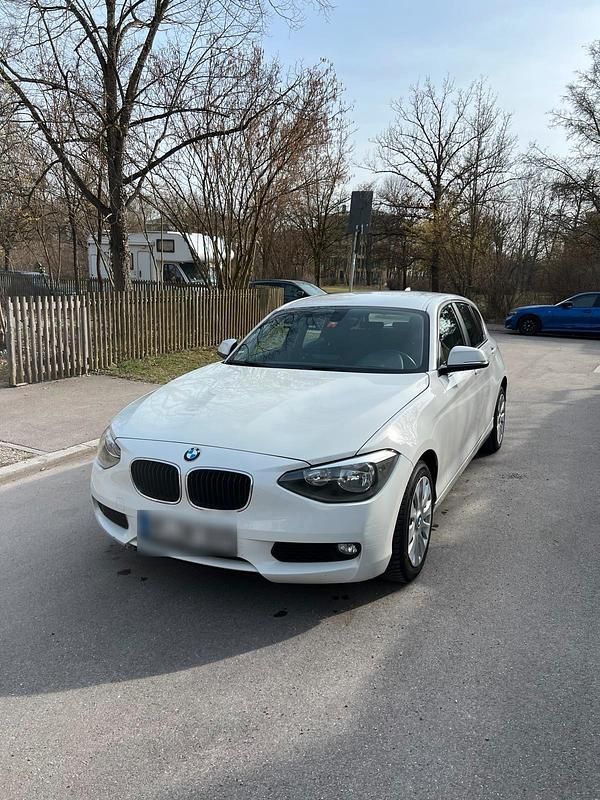 Gebraucht BMW 114 95 PS (69 kW) 2012 Weiß Kleinwagen