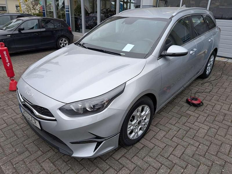 Silber metallic Gebraucht 2023 Kia Ceed Sportswagon Vision Kombi | 17.998 € (Superpreis) - Bild 1/4