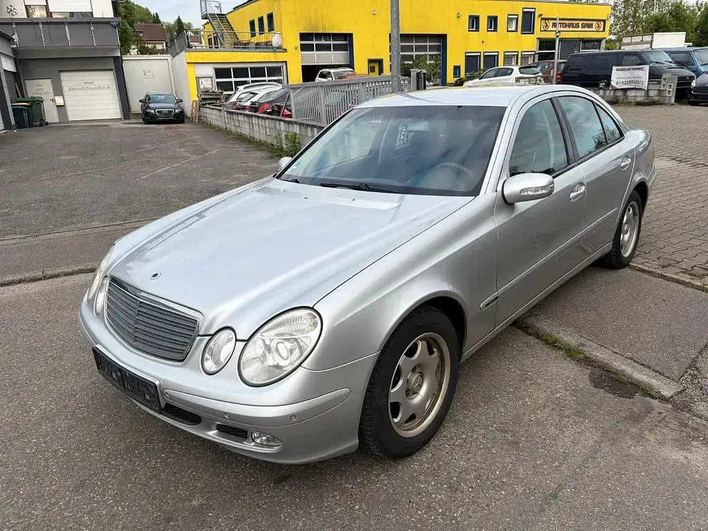 Gebraucht Mercedes E240 Classic 177 PS (130 kW) 2003 Silber Limousine