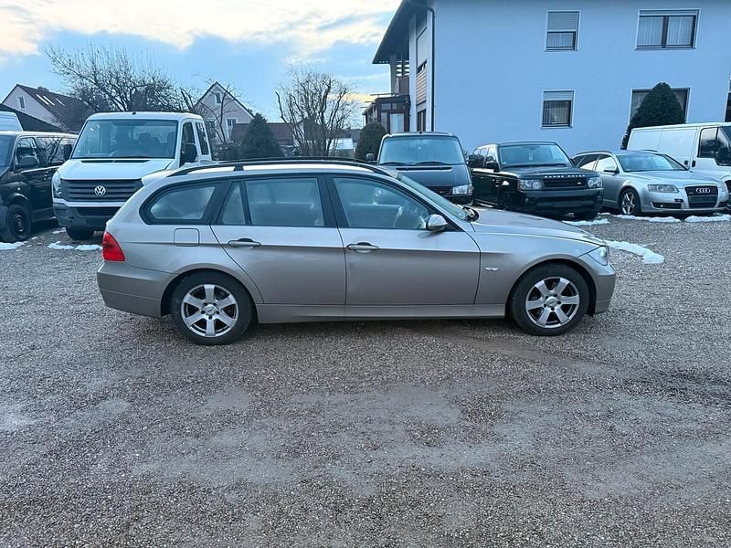 Gebraucht BMW 320 143 PS (105 kW) 2008 Grau Kombi