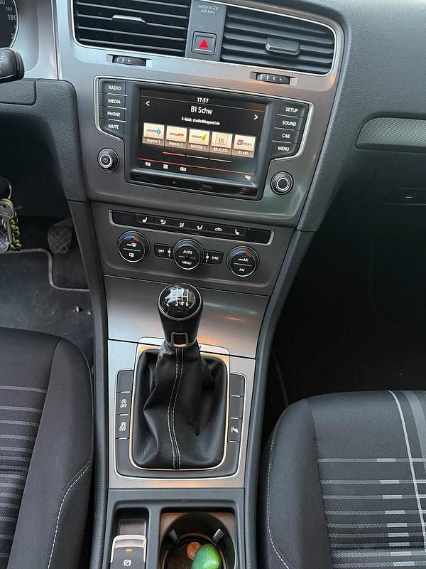 Gebraucht VW Golf VII LOUNGE 110 PS (80 kW) 2015 Blau Limousine