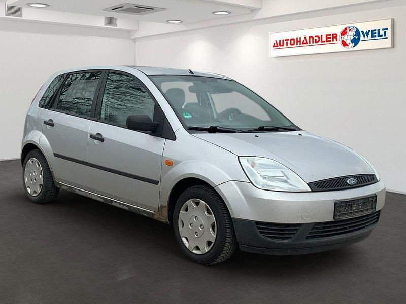 Gebraucht Ford Fiesta Ambiente 80 PS (58 kW) 2002 Silber Kleinwagen