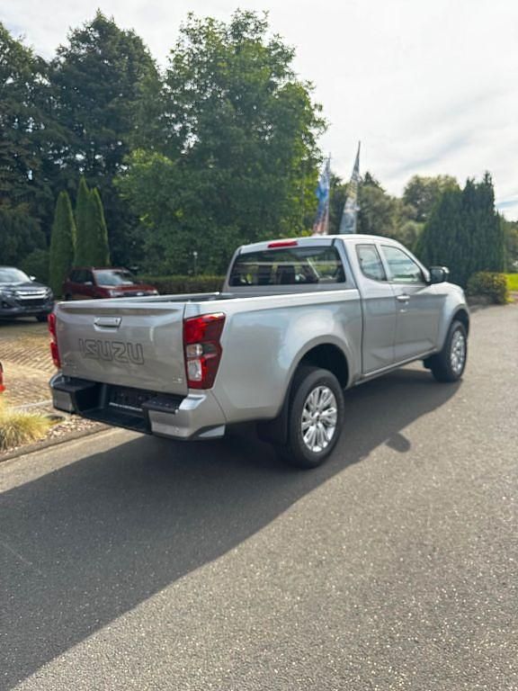 Neu Isuzu D-Max 163 PS (119 kW) 2025 Silber Abholung