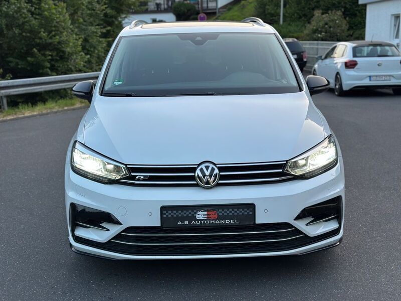 Weiß Gebraucht 2019 VW Touran R-line Van / Kleinbus | 23.490 € (Fairer Preis) - Bild 1/4