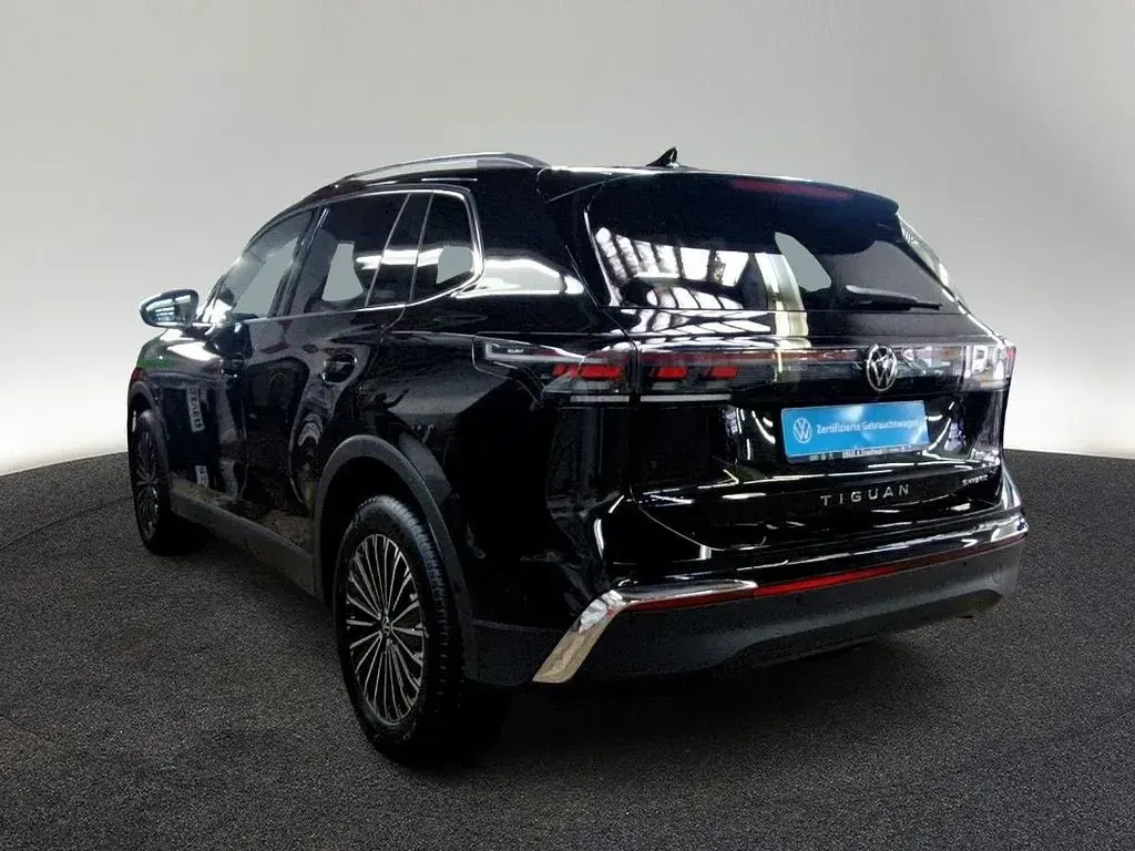 Gebraucht VW Tiguan Elegance 272 PS (200 kW) 2025 0e grenadillschwarz metallic SUV
