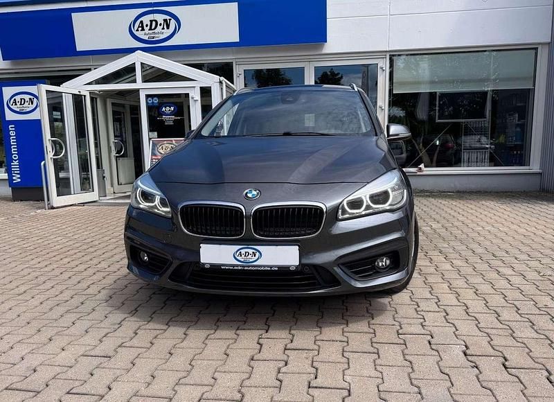 Mineralgrau Gebraucht 2017 BMW 218 Advantage Van / Kleinbus | 14.500 € (Fairer Preis) - Bild 1/4
