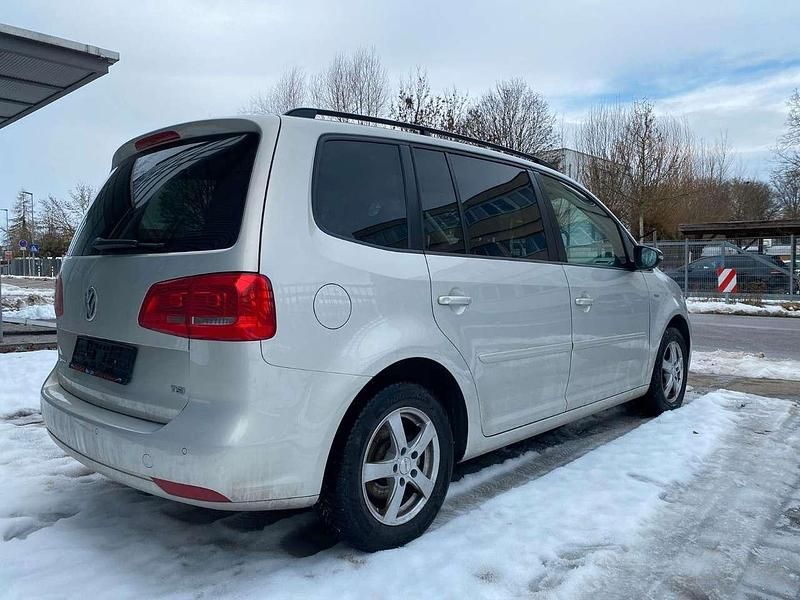 Gebraucht VW Touran Match 140 PS (102 kW) 2012 Silver leaf white gold Van / Kleinbus