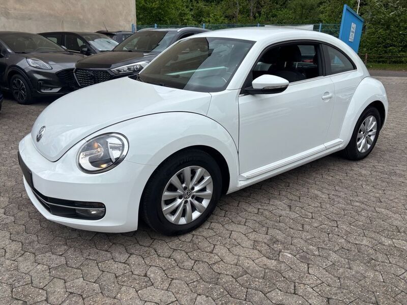 Weiß Gebraucht 2016 VW Beetle Design Limousine | 10.700 € (Fairer Preis) - Bild 1/4