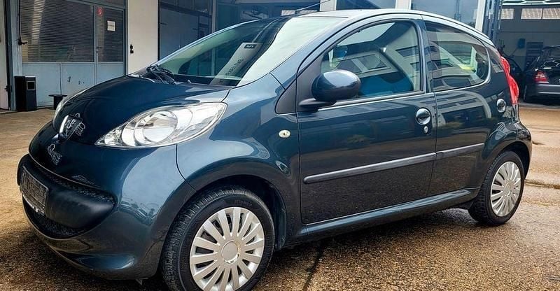 Zu lackieren dark grey mica 1e Gebraucht 2008 Peugeot 107 Urban Move Kleinwagen | 3.190 € (Fairer Preis) - Bild 1/4