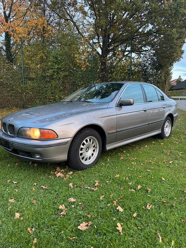 Grau Gebraucht 1997 BMW 520 Limousine | 2.200 € (Fairer Preis) - Bild 1/4