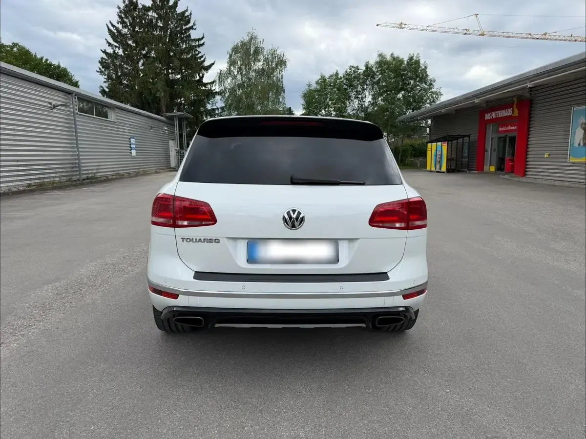 Gebraucht VW Touareg 262 PS (192 kW) 2016 Weiß SUV