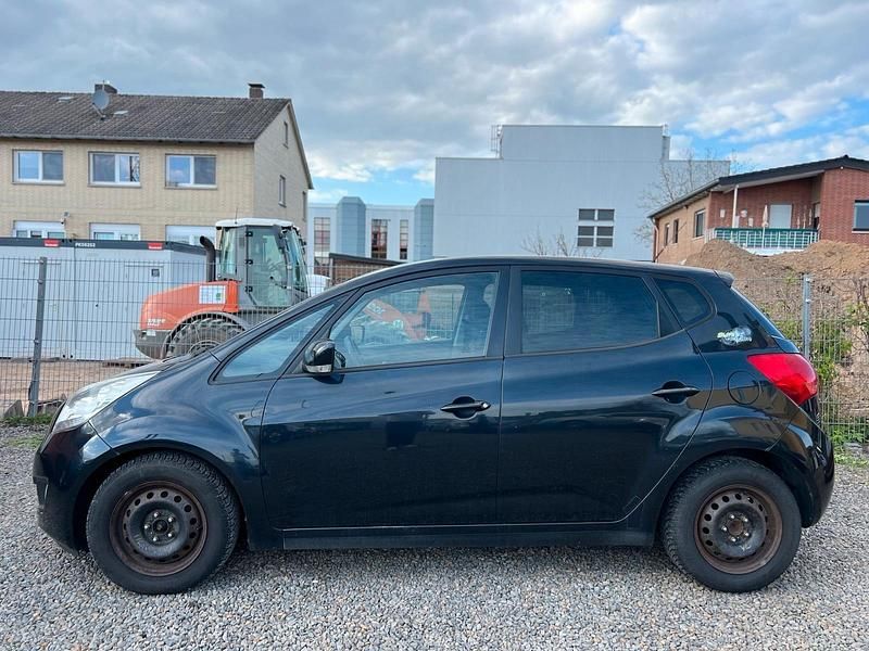 Second-hand Kia Venga 128 CP (94 kW) 2012 Negru Hatchback