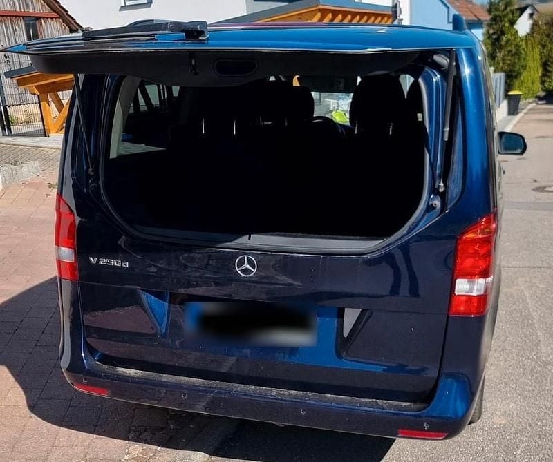 Gebraucht Mercedes V250 Edition 190 PS (139 kW) 2017 Blau Van / Kleinbus