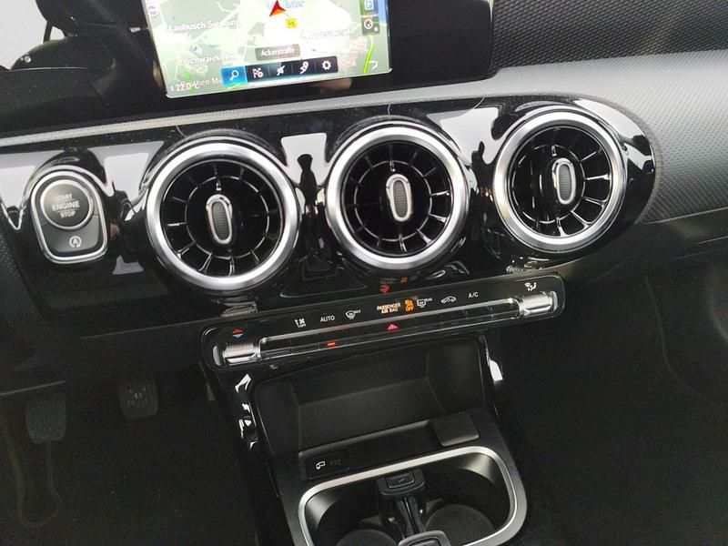 Gebraucht Mercedes A200 Progressive 120 PS (88 kW) 2023 Schwarz Limousine