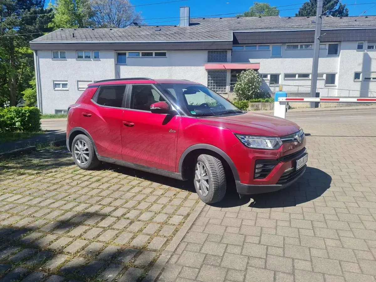 Gebraucht SsangYong Tivoli 163 PS (119 kW) 2021 Rot SUV