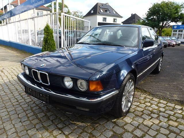 Gebraucht BMW 730 188 PS (138 kW) 1989 Dunkelblau (metallic) Limousine