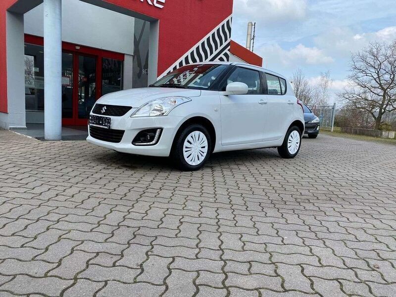 Gebraucht Suzuki Swift Club 94 PS (69 kW) 2016 Weiß metallic Kleinwagen