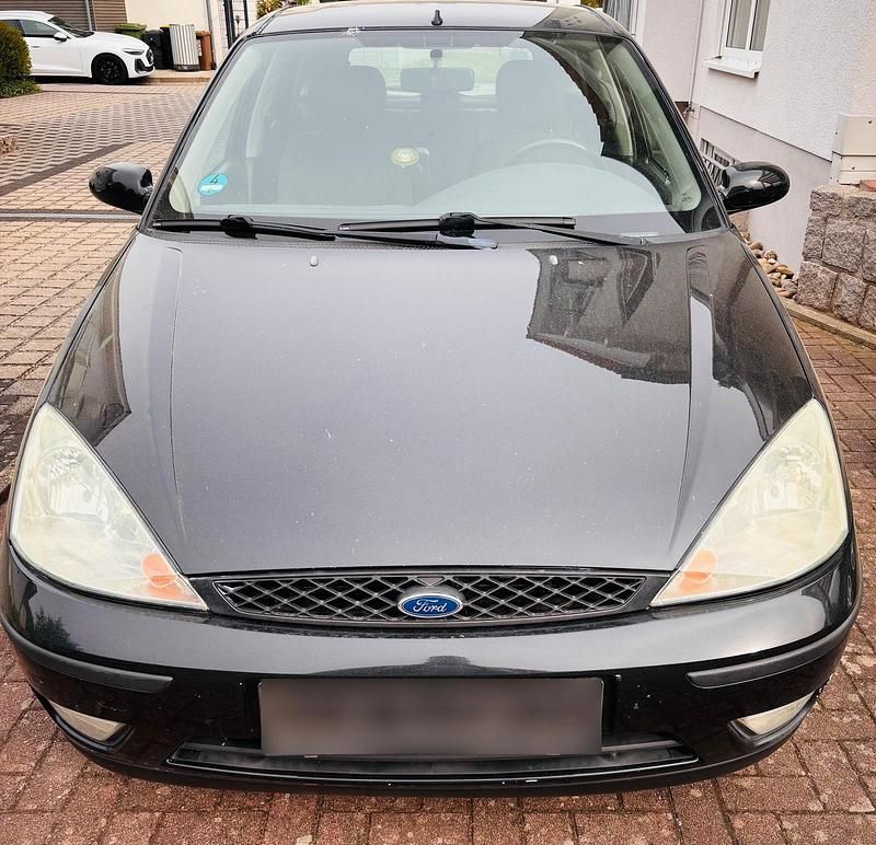 Second-hand Ford Focus 116 CP (85 kW) 2004 Negru Berlinǎ