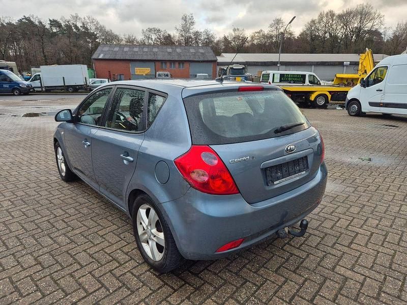 Gebraucht Kia Ceed 109 PS (80 kW) 2008 Blau Kleinwagen