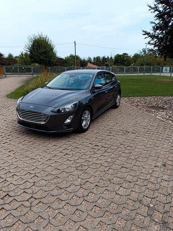Grau Gebraucht 2022 Ford Focus Limousine | 16.890 € (Fairer Preis) - Bild 1/4