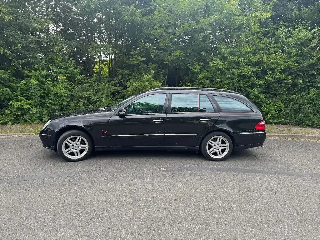 Gebraucht Mercedes E240 Avantgarde 177 PS (130 kW) 2003 Schwarz Limousine