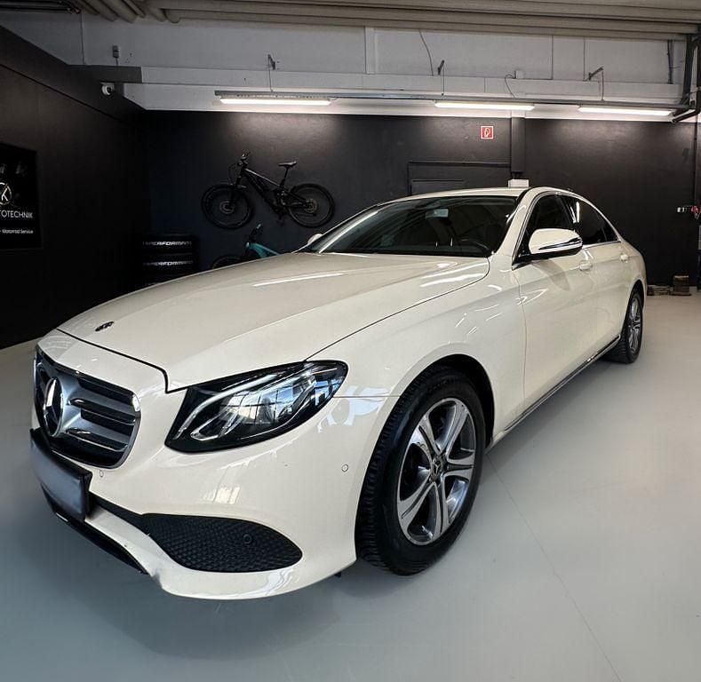Beige Gebraucht 2017 Mercedes E220 Exclusive Limousine | 16.999 € (Etwas zu teuer) - Bild 1/4