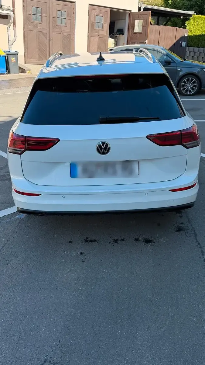 Gebraucht VW Golf VIII 150 PS (110 kW) 2021 Weiß Kombi