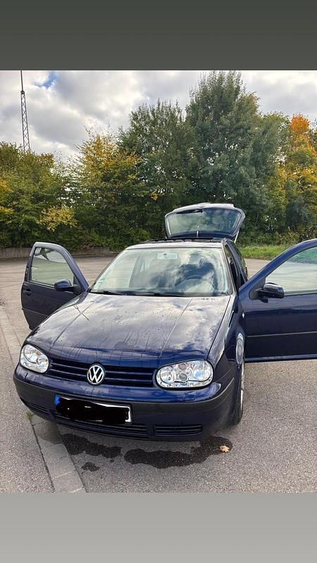 Blau Gebraucht 2001 VW Golf IV Kleinwagen | 500 € (Superpreis) - Bild 1/4