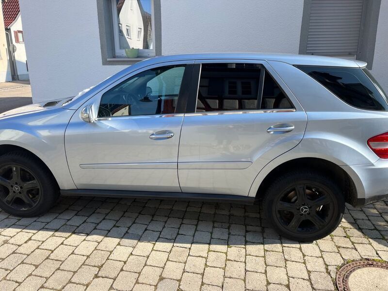 Blau Gebraucht 2008 Mercedes ML280 SUV | 5.250 € - Bild 1/4