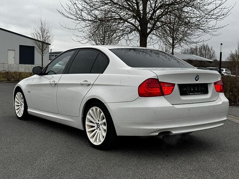 Gebraucht BMW 318 Sport Line 143 PS (105 kW) 2011 Weiß Limousine