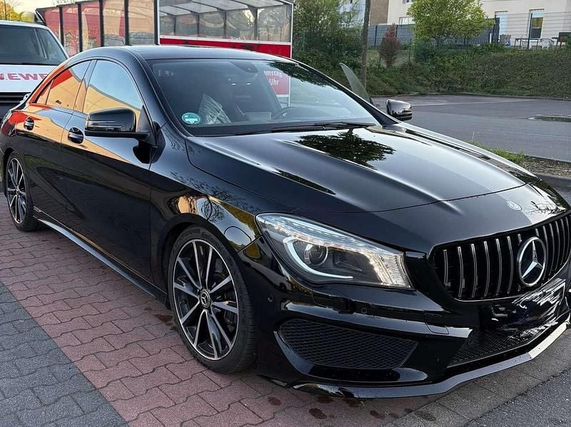 Schwarz Gebraucht 2014 Mercedes CLA220 AMG line Limousine | 14.500 € (Fairer Preis) - Bild 1/4
