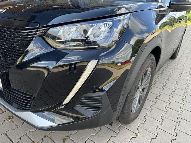 Gebraucht Peugeot e-2008 Active 100 kW (136 PS) 2022 Schwarz SUV