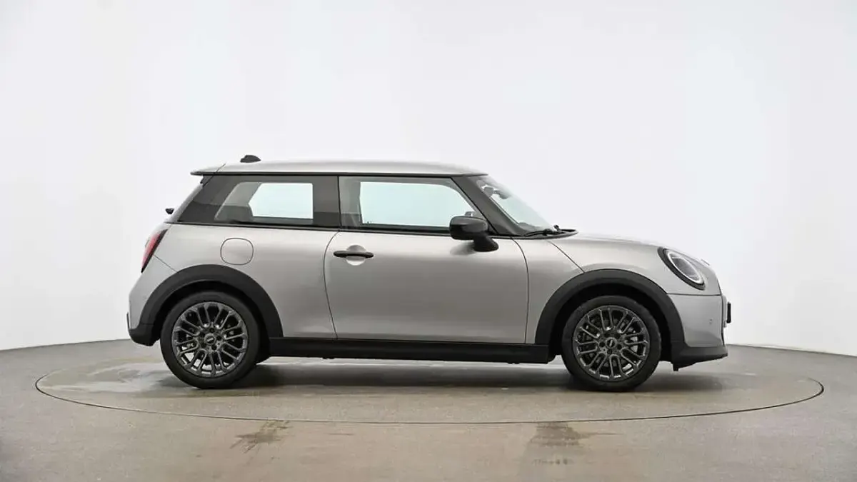 Używany Mini Cooper Classic 156 KM (114 kW) 2024 Szary Hatchback