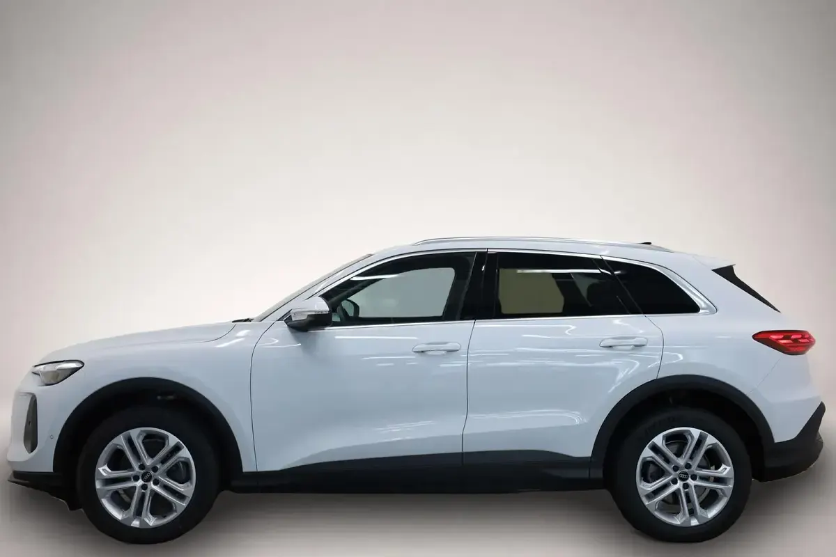 Gebraucht Audi Q5 Comfort 204 PS (150 kW) 2025 Manufacturer SUV