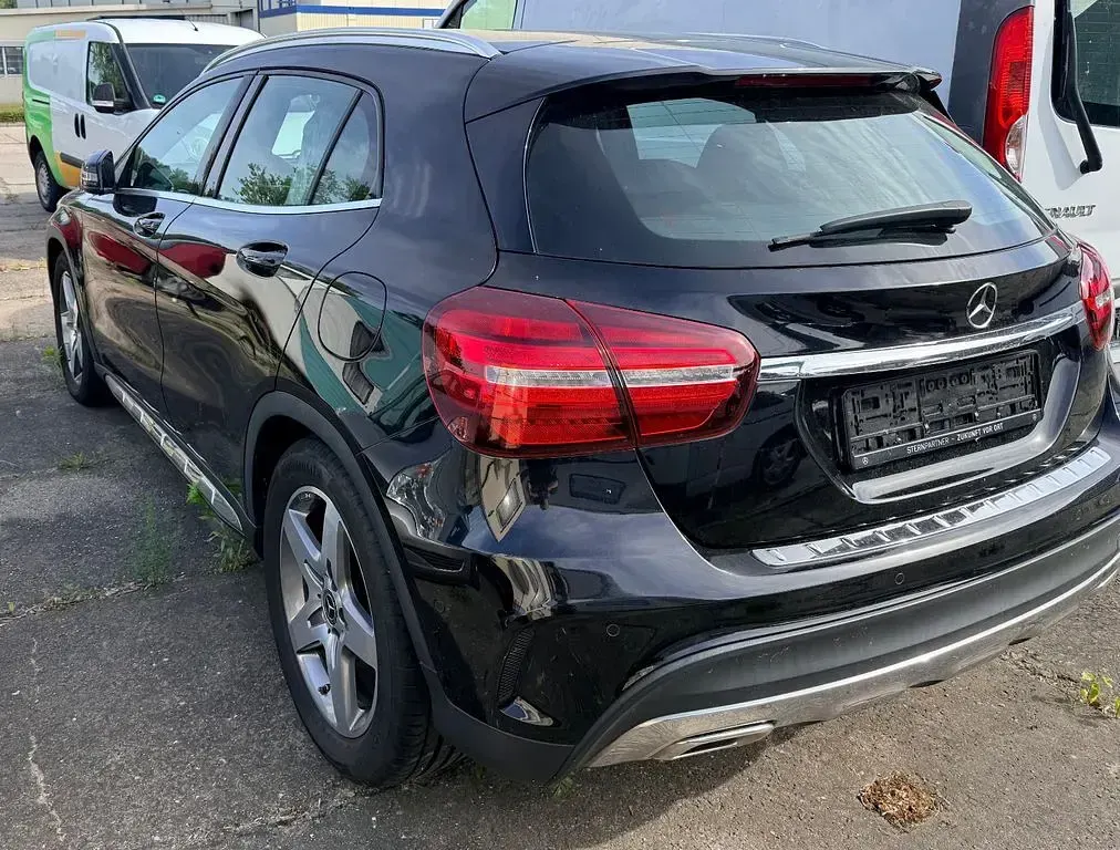 Gebraucht Mercedes GLA200 156 PS (114 kW) 2019 Schwarz SUV