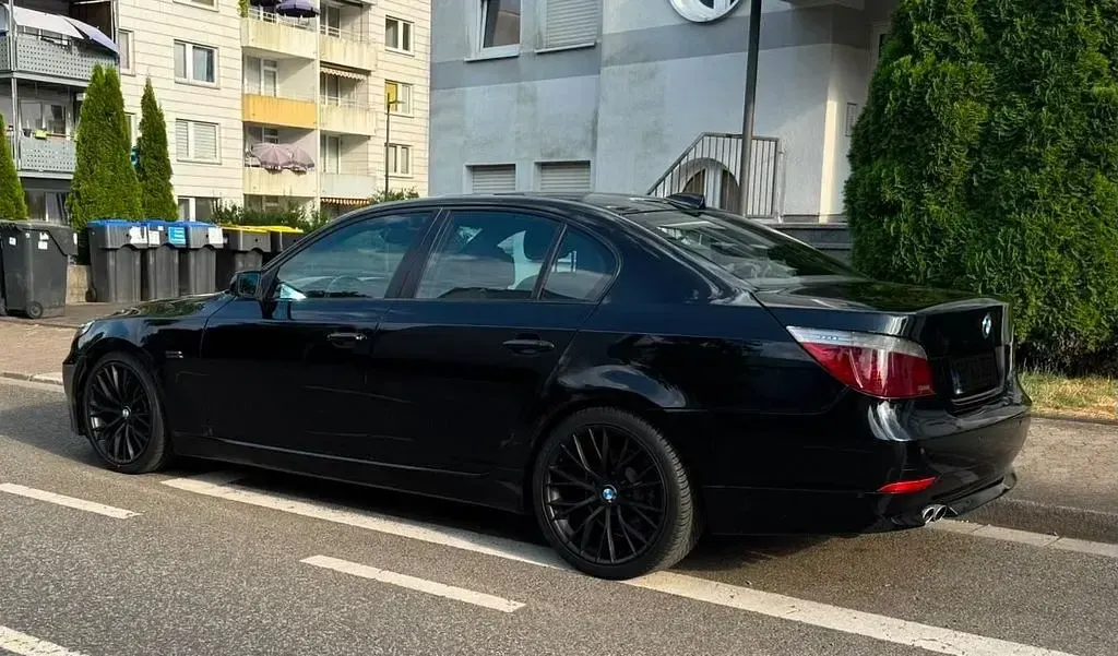 Gebraucht BMW 530 Sport Line 235 PS (172 kW) 2008 Schwarz Limousine