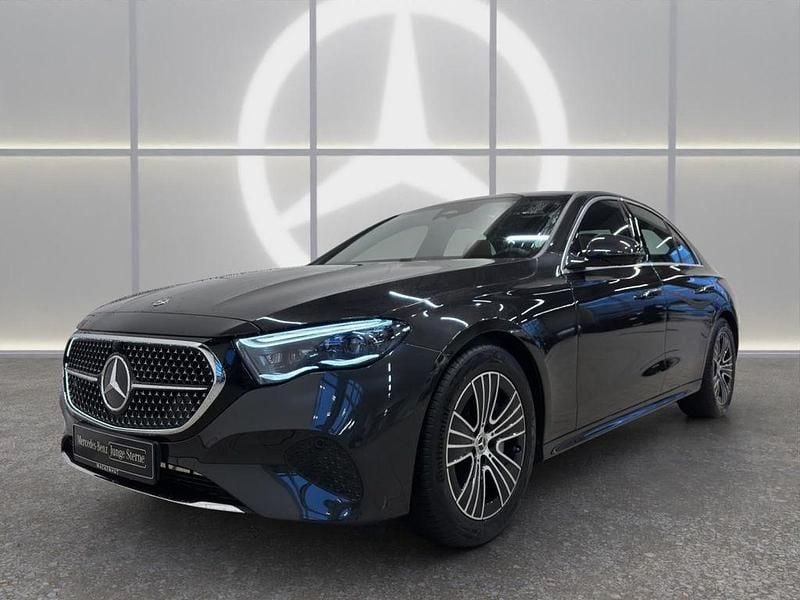 Grau Gebraucht 2025 Mercedes E200 Advanced Plus Limousine | 55.530 € (Superpreis) - Bild 1/4