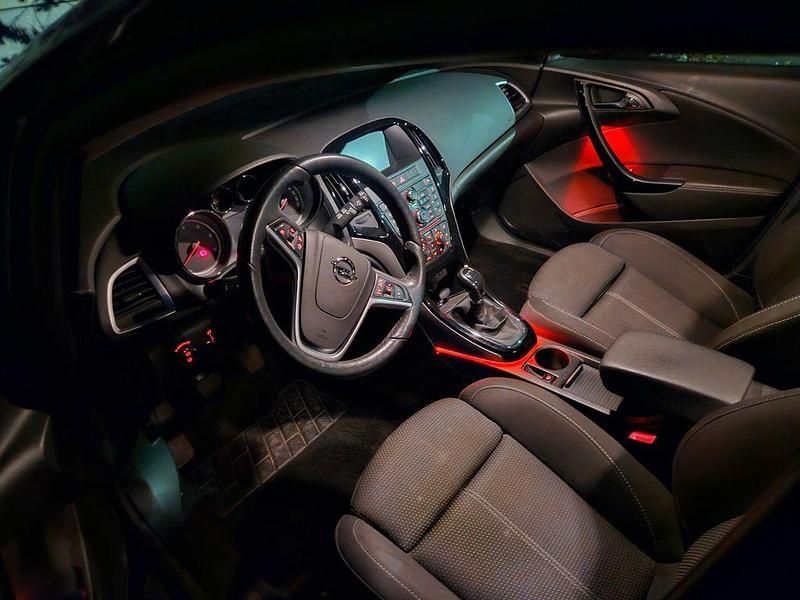 Gebraucht Opel Astra Edition 165 PS (121 kW) 2015 Braun Kombi