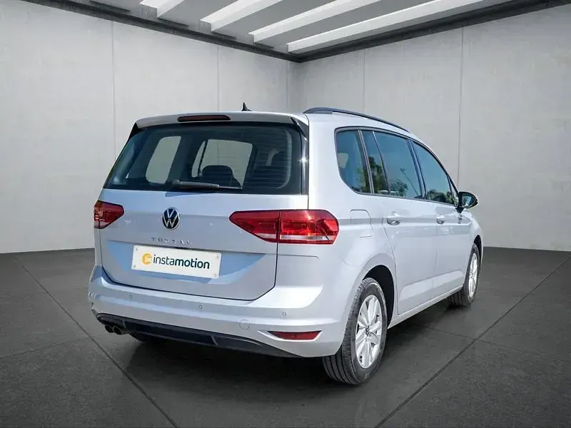 Gebraucht VW Touran 150 PS (110 kW) 2024 Silber Van / Kleinbus