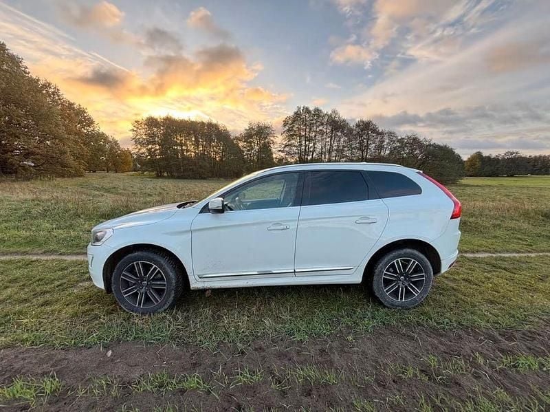 Gebraucht Volvo XC60 Summum 190 PS (139 kW) 2015 Weiß SUV