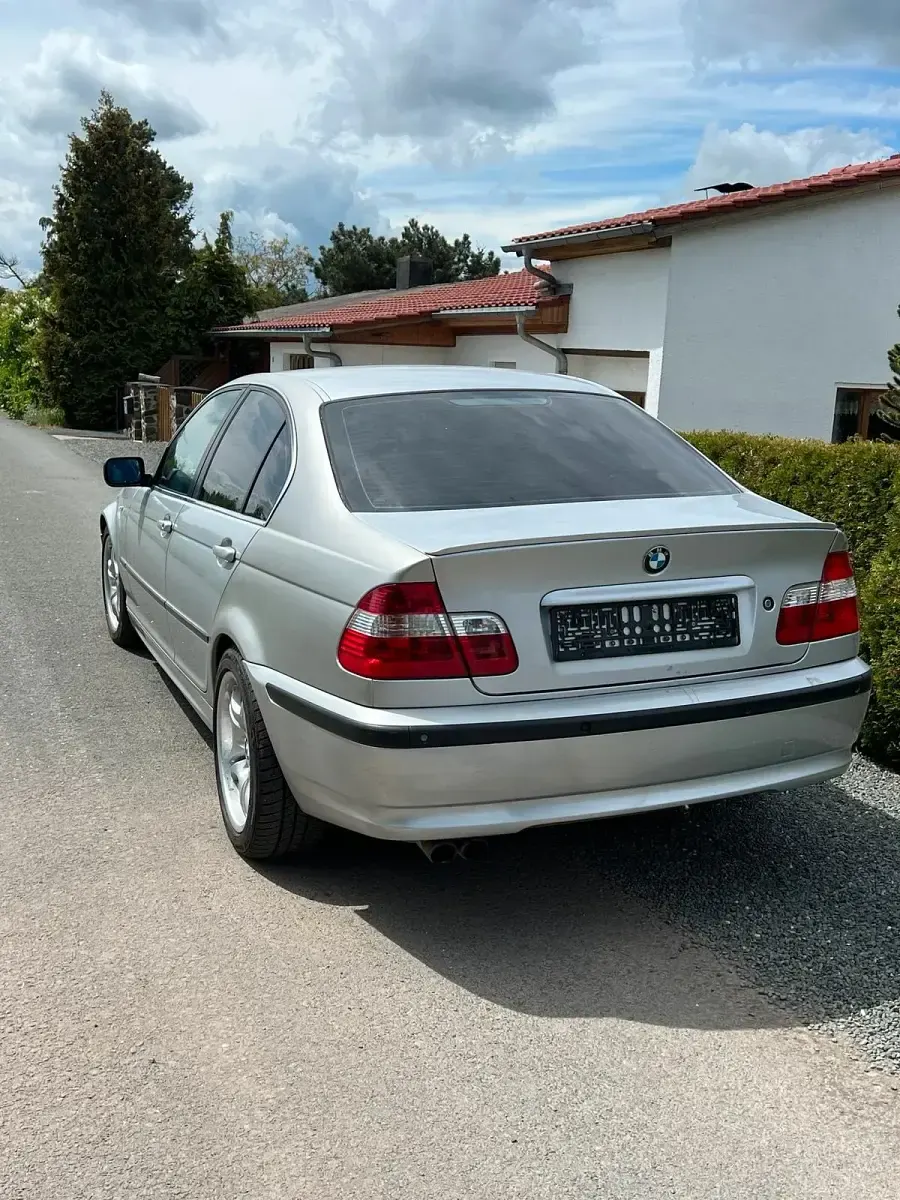 Gebraucht BMW 325 192 PS (141 kW) 2002 Silber Limousine